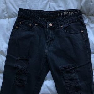 black distressed boyfriend jeans
